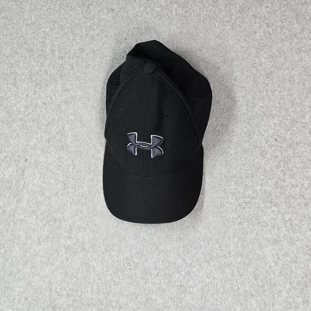 Under Armour Boys Baseball Cap Youth S/M Black Curved Fitted Logo Embroidered